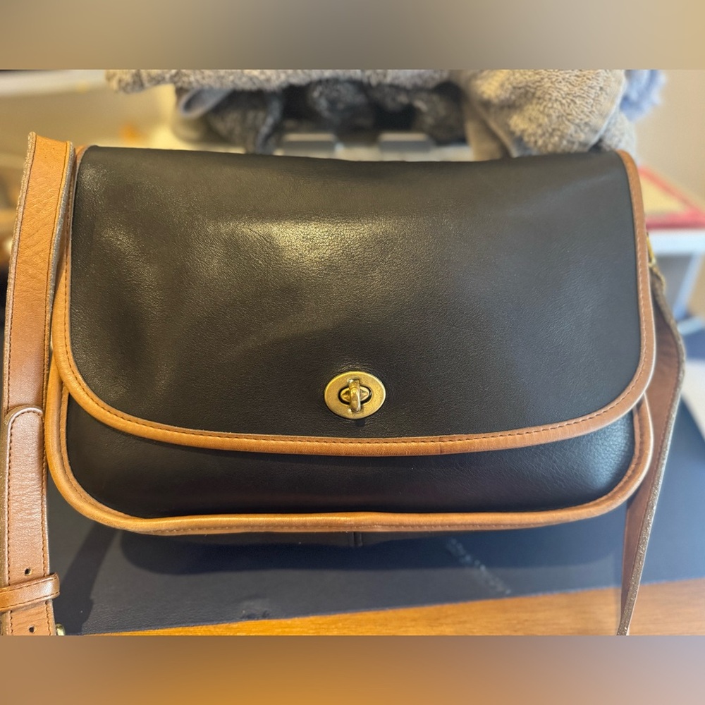 Vintage Coach City bag Rare- Black and Tan Leather Crossbody Shoulder Bag